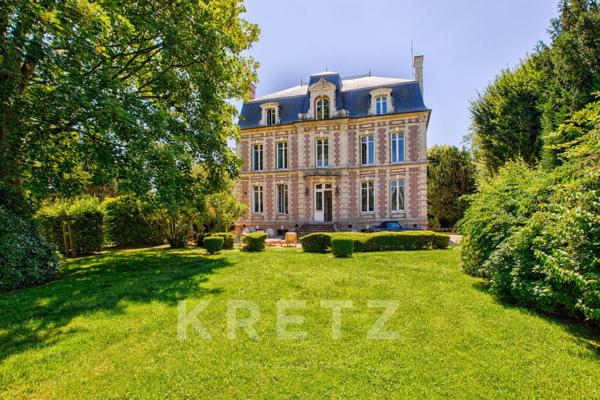 Manoir XIXe, dépendances, piscine int. chauffée, parc 2.3Ha, étang, colombier, rénovation design