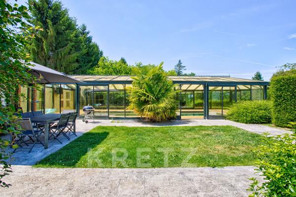 Manoir XIXe, dépendances, piscine int. chauffée, parc 2.3Ha, étang, colombier, rénovation design