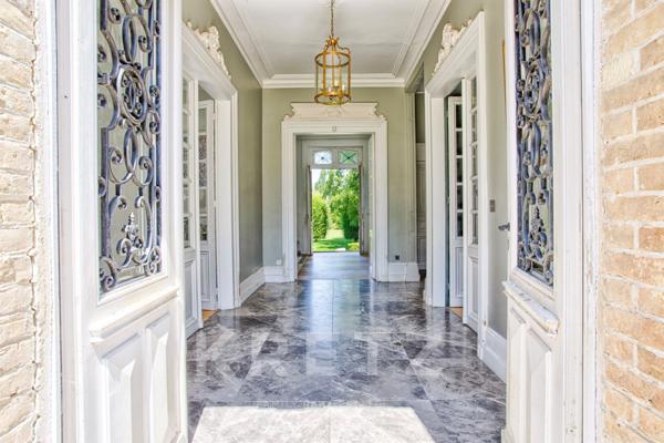 Manoir XIXe, dépendances, piscine int. chauffée, parc 2.3Ha, étang, colombier, rénovation design