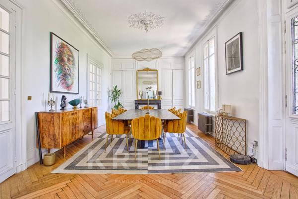 Manoir XIXe, dépendances, piscine int. chauffée, parc 2.3Ha, étang, colombier, rénovation design