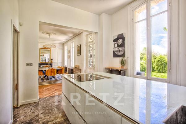 Manoir XIXe, dépendances, piscine int. chauffée, parc 2.3Ha, étang, colombier, rénovation design