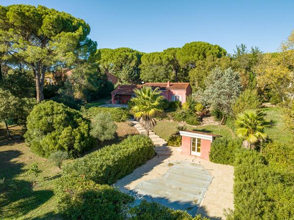 EXCLUSIVITÉ A VENDRE - Maison Vidauban 85 m² , 3 chambres, beau terrain avec piscine et carport .