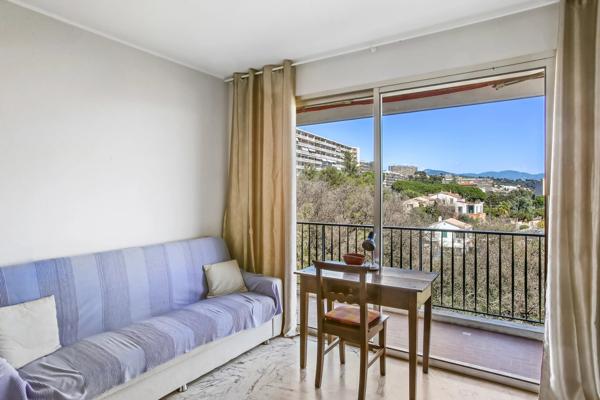 Charmant appartement une pièce avec vue mer à Nice