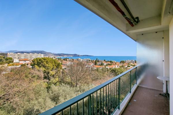Charmant appartement une pièce avec vue mer à Nice