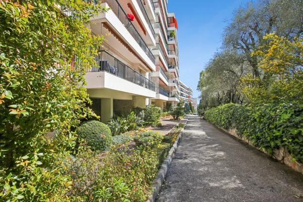 Charmant appartement une pièce avec vue mer à Nice