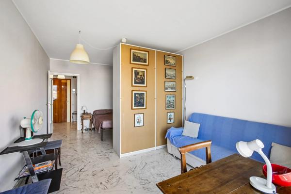Charmant appartement une pièce avec vue mer à Nice