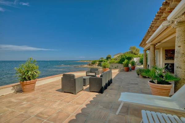 Villa pieds dans l’eau à Sainte-Maxime
