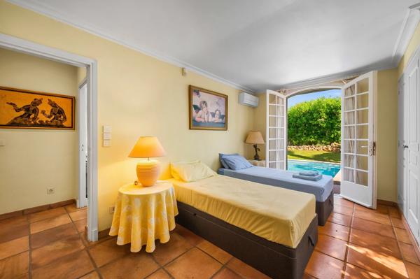 Villa pieds dans l’eau à Sainte-Maxime