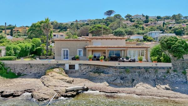 Villa pieds dans l’eau à Sainte-Maxime