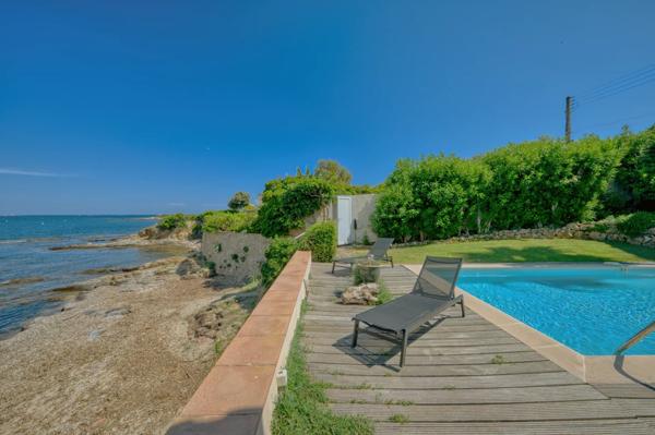 Villa pieds dans l’eau à Sainte-Maxime