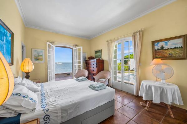 Villa pieds dans l’eau à Sainte-Maxime