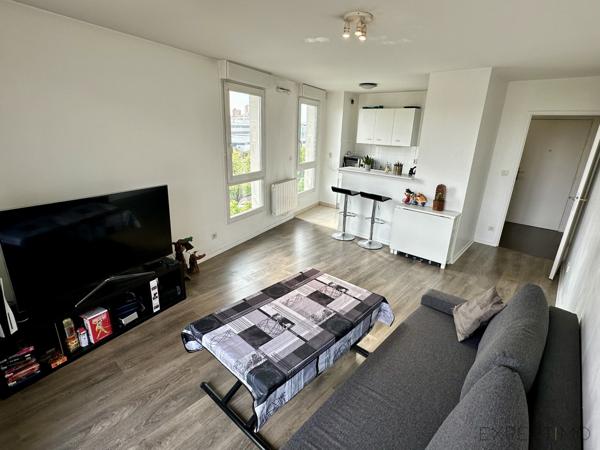 Créteil (94000) Beau F2 en dernier étage avec terrasse dans résidence 2003