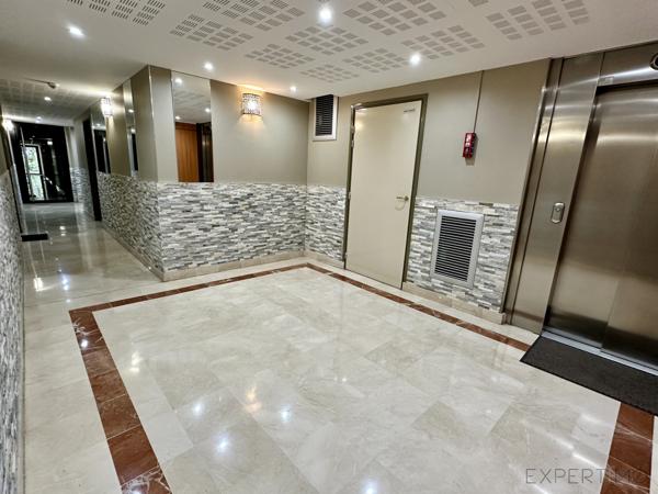 Créteil (94000) Beau F2 en dernier étage avec terrasse dans résidence 2003