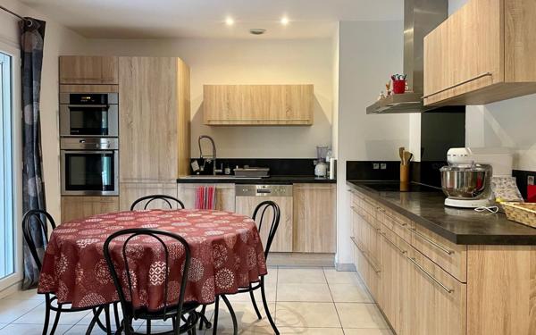 Maison à vendre    6 pièces • 184,96 m2 Saint-Paul-Trois-Châteaux