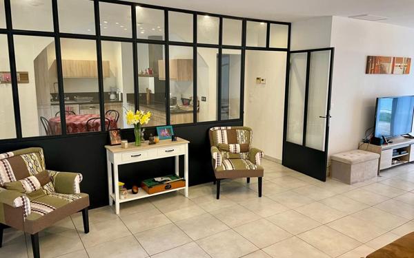 Maison à vendre    6 pièces • 184,96 m2 Saint-Paul-Trois-Châteaux