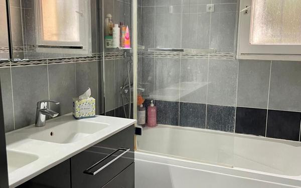 Maison à vendre    6 pièces • 184,96 m2 Saint-Paul-Trois-Châteaux