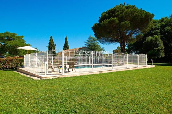 Proche de Saint André de Cubzac, charmante maison en moellon avec grand terrain