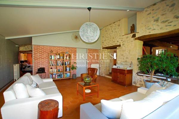 Proche de Saint André de Cubzac, charmante maison en moellon avec grand terrain