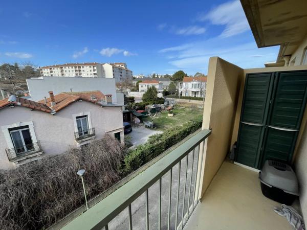 Vente                                                      Appartement
                        
                     3 pièces                      44 m2                     à Montpellier