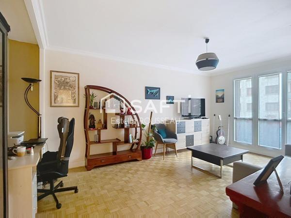 T2 balcon vue jardin 5 mn à pied du RER/ commerces