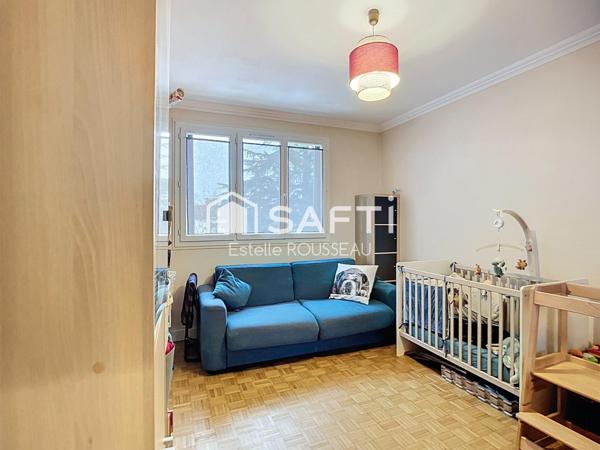 T2 balcon vue jardin 5 mn à pied du RER/ commerces