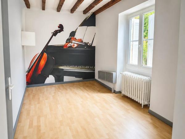 Vente                                                      Maison
                        
                     6 pièces                      105 m2                     à Gourdon