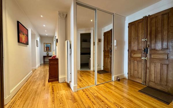 Appartement à vendre    3 pièces • 132 m2 Pau