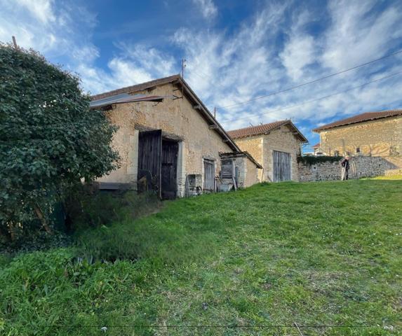 Grange en pierre à rénover + étang – Vue panoramique