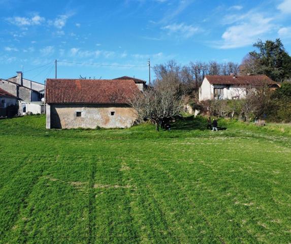 Grange en pierre à rénover + étang – Vue panoramique
