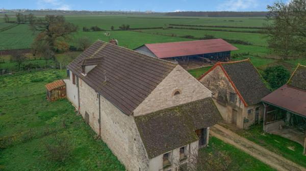 Corps de ferme à vendre à Farges les Chalon - Idéale pour les Amateurs de Nature !
