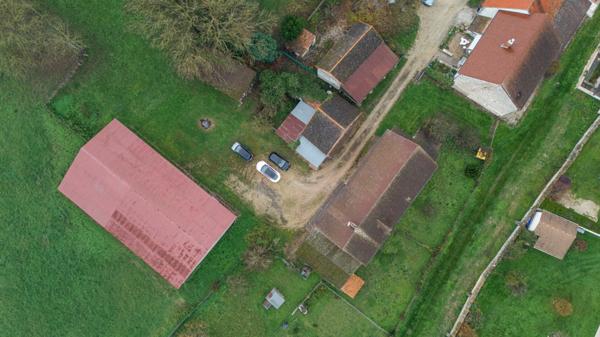 Corps de ferme à vendre à Farges les Chalon - Idéale pour les Amateurs de Nature !