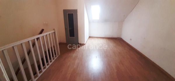 Dpt Sarthe (72), à vendre LUCHE PRINGE Appartement T3 de 64 m² - Terrain de 195,00 m² avec jardinet