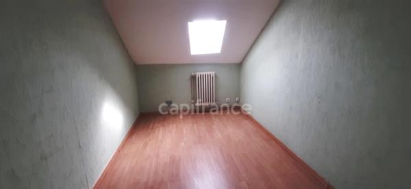 Dpt Sarthe (72), à vendre LUCHE PRINGE Appartement T3 de 64 m² - Terrain de 195,00 m² avec jardinet