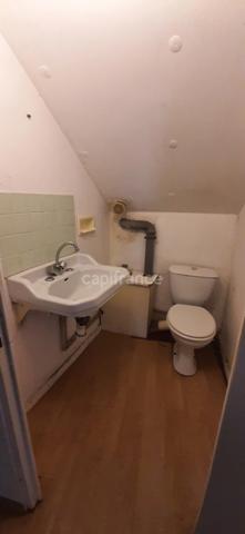 Dpt Sarthe (72), à vendre LUCHE PRINGE Appartement T3 de 64 m² - Terrain de 195,00 m² avec jardinet