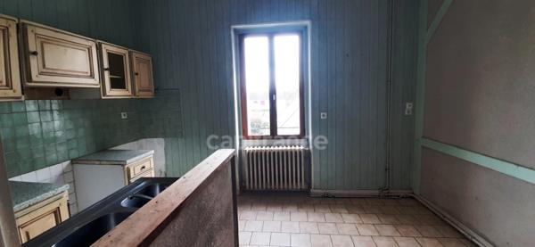 Dpt Sarthe (72), à vendre LUCHE PRINGE Appartement T3 de 64 m² - Terrain de 195,00 m² avec jardinet