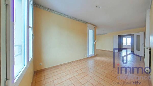 Appartement 5 pièces                                        - 42400 Saint-Chamond Réf : 2857-CIFVFOREZVELAY