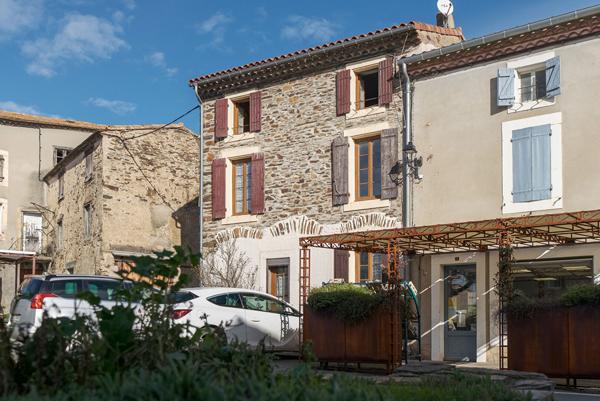 CARCASSONNE – VILLARDONNEL Maison en pierre T5 85m² sur la place avec vue dégagée