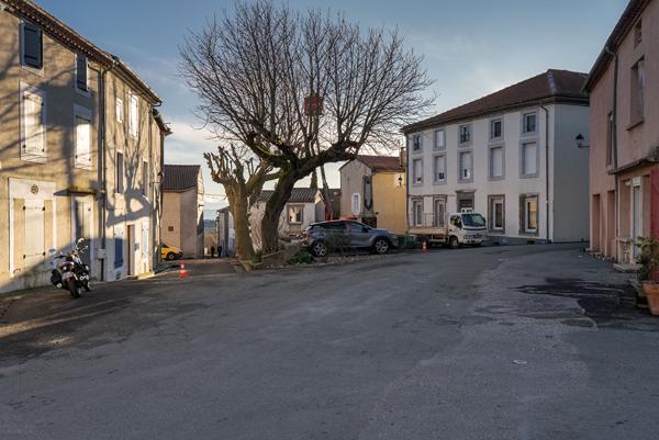 CARCASSONNE – VILLARDONNEL Maison en pierre T5 85m² sur la place avec vue dégagée