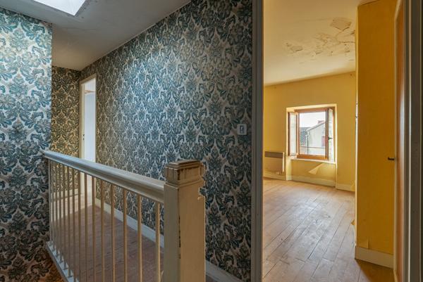 CARCASSONNE – VILLARDONNEL Maison en pierre T5 85m² sur la place avec vue dégagée