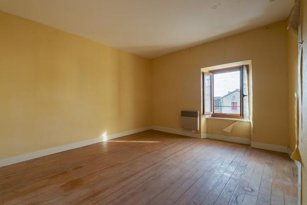 CARCASSONNE – VILLARDONNEL Maison en pierre T5 85m² sur la place avec vue dégagée