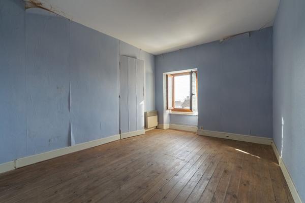CARCASSONNE – VILLARDONNEL Maison en pierre T5 85m² sur la place avec vue dégagée