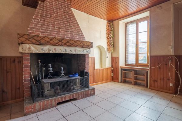 CARCASSONNE – VILLARDONNEL Maison en pierre T5 85m² sur la place avec vue dégagée