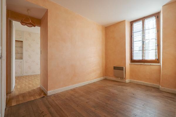 CARCASSONNE – VILLARDONNEL Maison en pierre T5 85m² sur la place avec vue dégagée