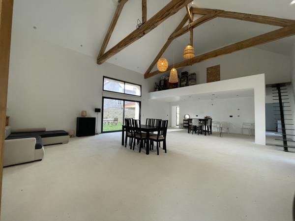 Forges-les-Bains (91470) Grange en pierres aménagée en 2024