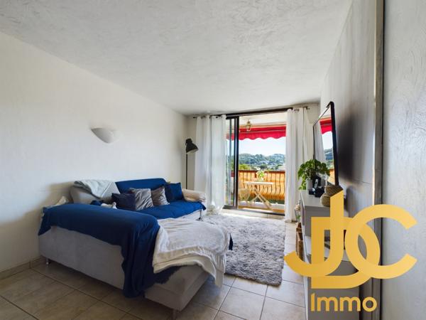 Appartement à ROCHEVILLE (06110)