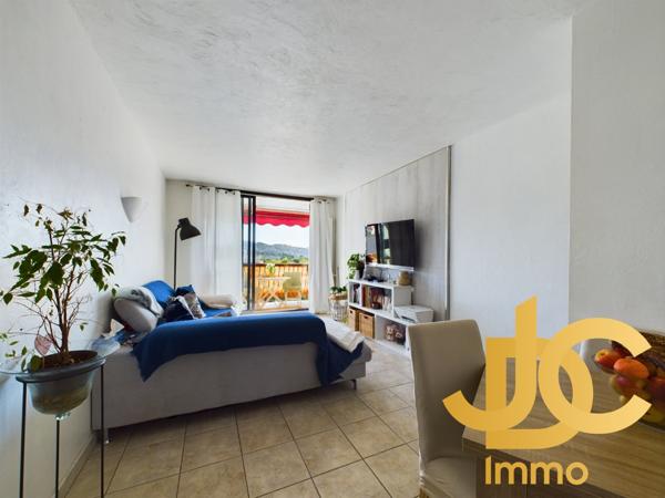 Appartement à ROCHEVILLE (06110)