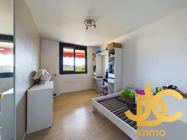 Appartement à ROCHEVILLE (06110)