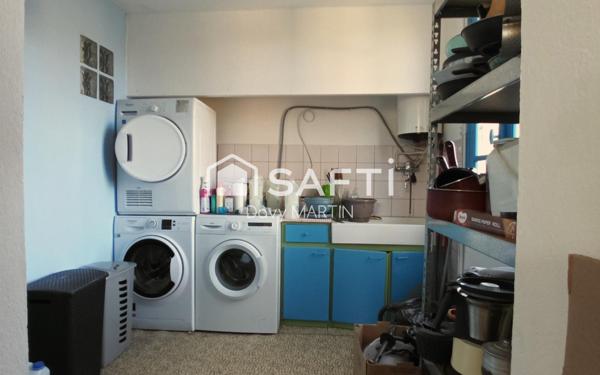 Un petit coin paisible au milieu de la verdure.