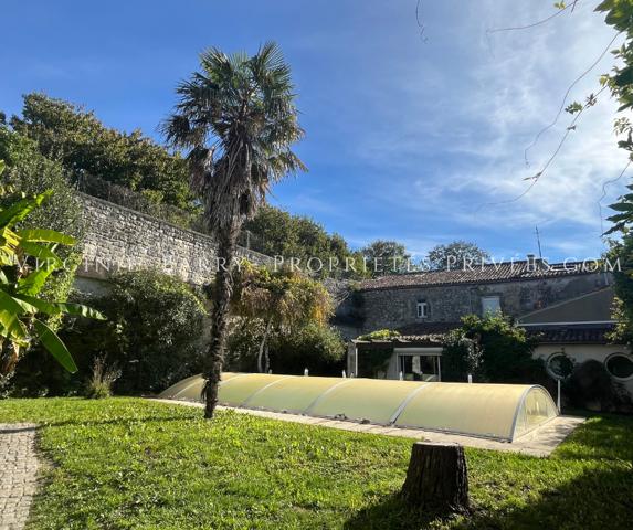 MAISON DE CHARME DE 155 M² HABITABLES AVEC PISCINE