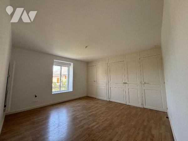 BAZEILLES - 1ER ETAGE - APPARTEMENT DE TYPE 1 BIS.

Idéalement situé en plein coeur du villag...